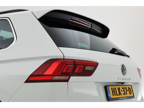 Volkswagen Tiguan 1.5 TSI R-Line DSG | Pano | Elek. Trekhaak | standkachel | IQ. Light | Camera | Stoel- Stuurverw.