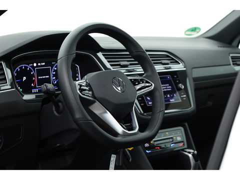 Volkswagen Tiguan 1.5 TSI R-Line DSG | Pano | Elek. Trekhaak | standkachel | IQ. Light | Camera | Stoel- Stuurverw.