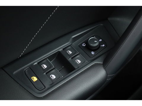Volkswagen Tiguan 1.5 TSI R-Line DSG | Pano | Elek. Trekhaak | standkachel | IQ. Light | Camera | Stoel- Stuurverw.