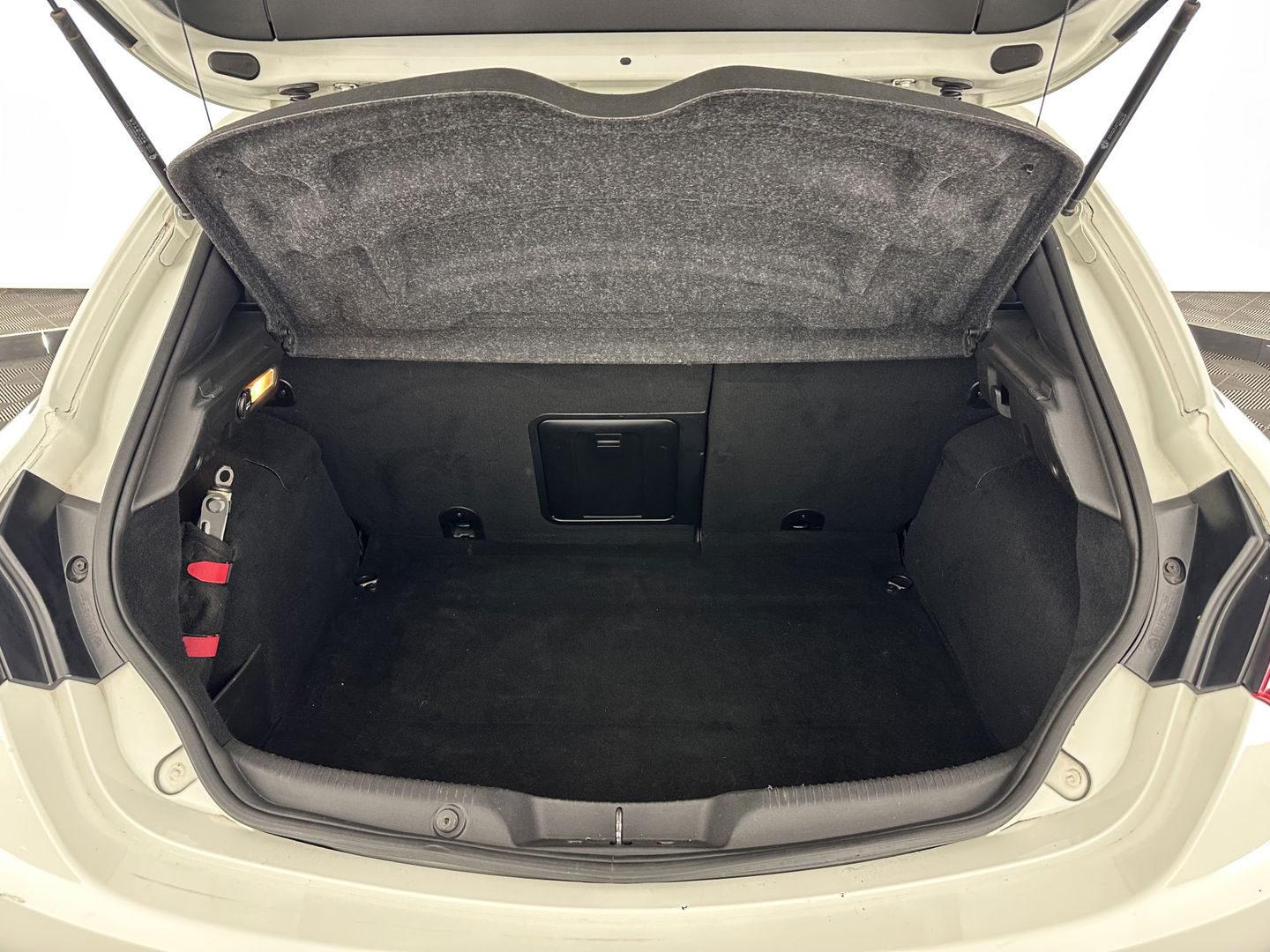 Alfa Romeo Giulietta 2.0 JTDm Exclusive *PANO | 1/2LEATHER | XENON | BOSE-SOUND | NAVI-FULLMAP | SPORT-SEATS | ECC | PDC | CRUISE | 18''ALU*