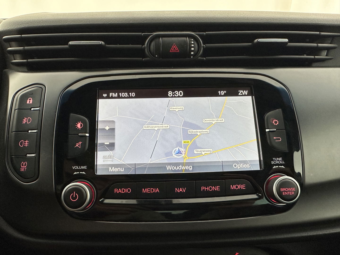 Alfa Romeo Giulietta 2.0 JTDm Exclusive *PANO | 1/2LEATHER | XENON | BOSE-SOUND | NAVI-FULLMAP | SPORT-SEATS | ECC | PDC | CRUISE | 18''ALU*