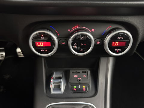Alfa Romeo Giulietta 2.0 JTDm Exclusive *PANO | 1/2LEATHER | XENON | BOSE-SOUND | NAVI-FULLMAP | SPORT-SEATS | ECC | PDC | CRUISE | 18''ALU*