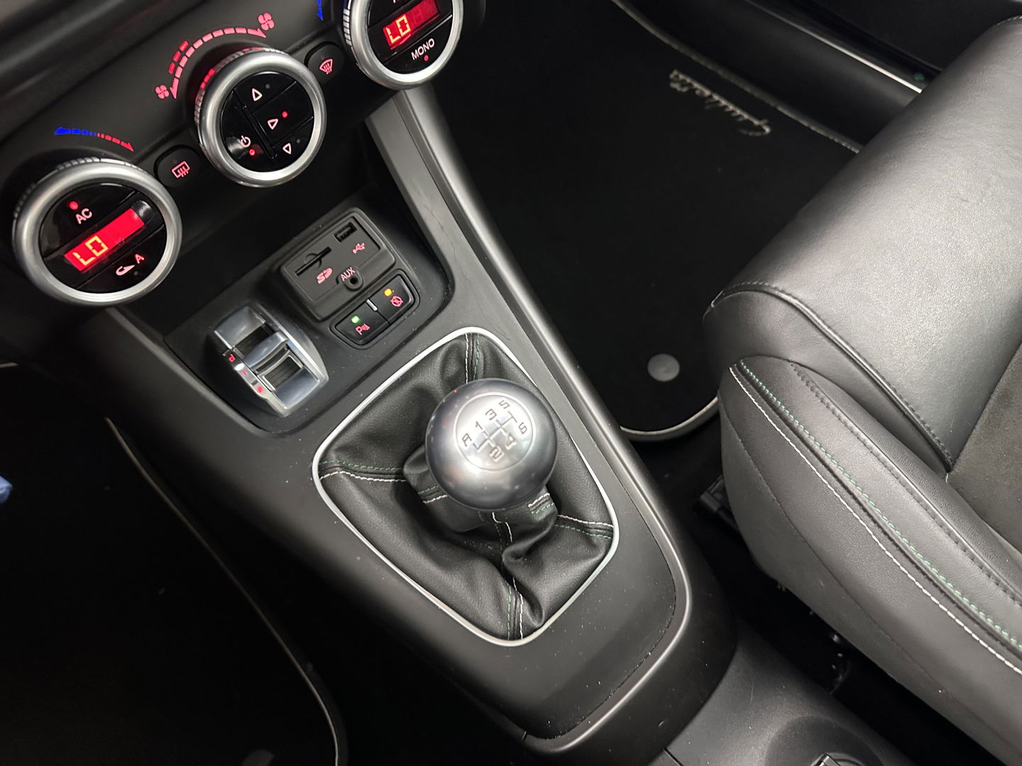 Alfa Romeo Giulietta 2.0 JTDm Exclusive *PANO | 1/2LEATHER | XENON | BOSE-SOUND | NAVI-FULLMAP | SPORT-SEATS | ECC | PDC | CRUISE | 18''ALU*