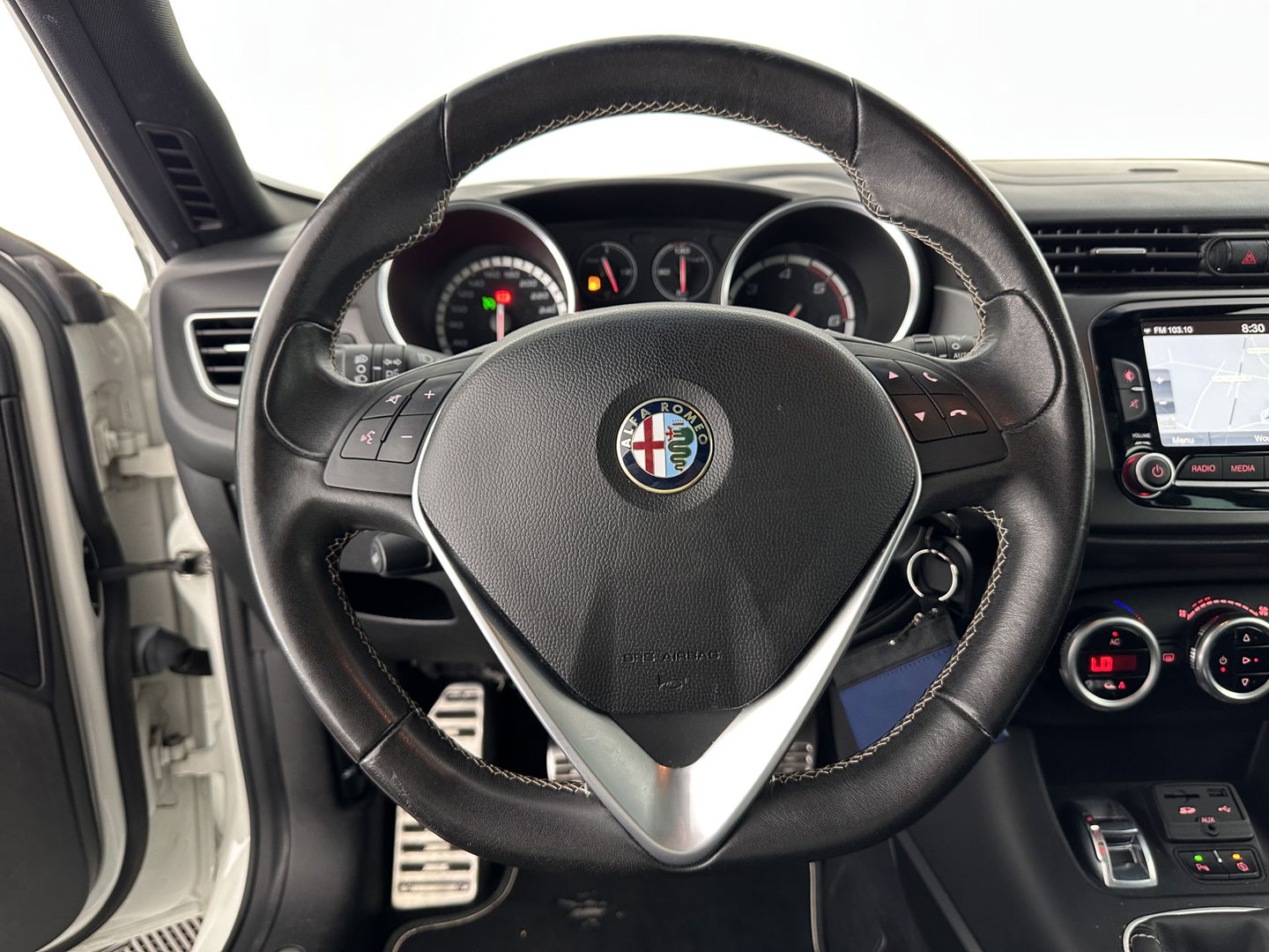 Alfa Romeo Giulietta 2.0 JTDm Exclusive *PANO | 1/2LEATHER | XENON | BOSE-SOUND | NAVI-FULLMAP | SPORT-SEATS | ECC | PDC | CRUISE | 18''ALU*