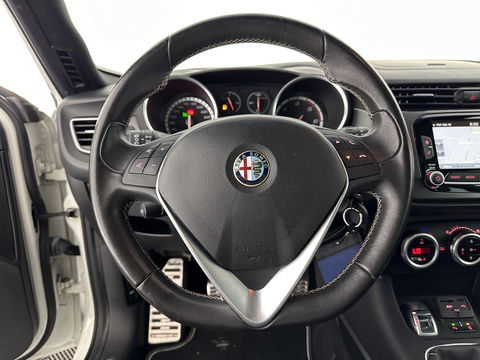 Alfa Romeo Giulietta 2.0 JTDm Exclusive *PANO | 1/2LEATHER | XENON | BOSE-SOUND | NAVI-FULLMAP | SPORT-SEATS | ECC | PDC | CRUISE | 18''ALU*