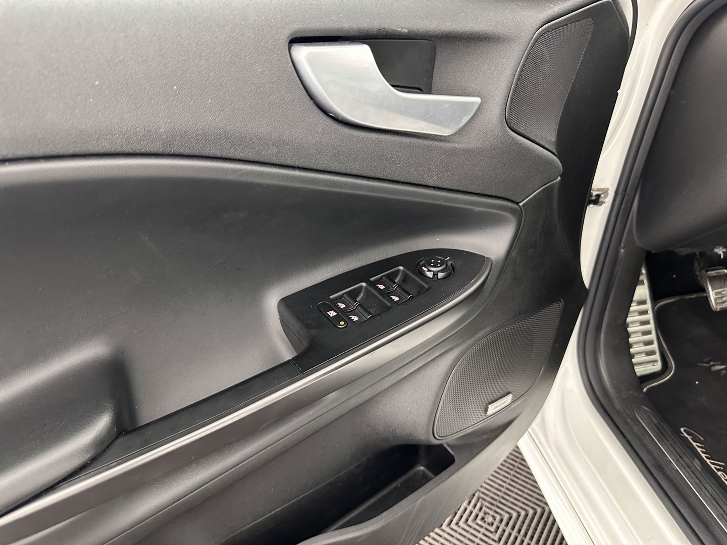 Alfa Romeo Giulietta 2.0 JTDm Exclusive *PANO | 1/2LEATHER | XENON | BOSE-SOUND | NAVI-FULLMAP | SPORT-SEATS | ECC | PDC | CRUISE | 18''ALU*