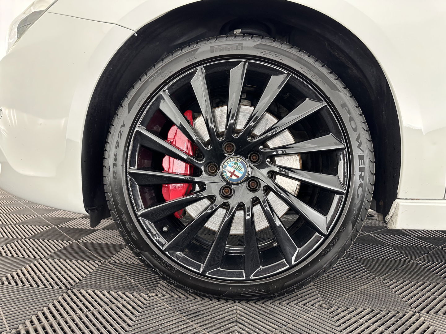 Alfa Romeo Giulietta 2.0 JTDm Exclusive *PANO | 1/2LEATHER | XENON | BOSE-SOUND | NAVI-FULLMAP | SPORT-SEATS | ECC | PDC | CRUISE | 18''ALU*