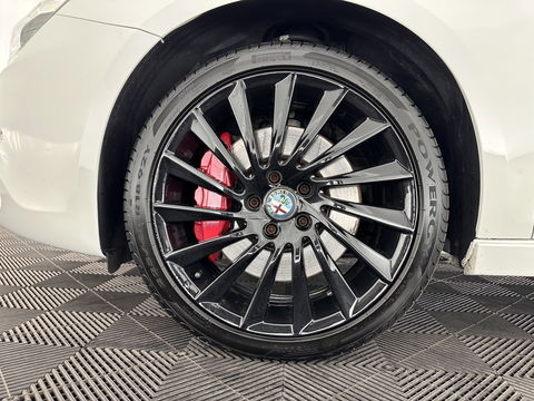 Alfa Romeo Giulietta 2.0 JTDm Exclusive *PANO | 1/2LEATHER | XENON | BOSE-SOUND | NAVI-FULLMAP | SPORT-SEATS | ECC | PDC | CRUISE | 18''ALU*