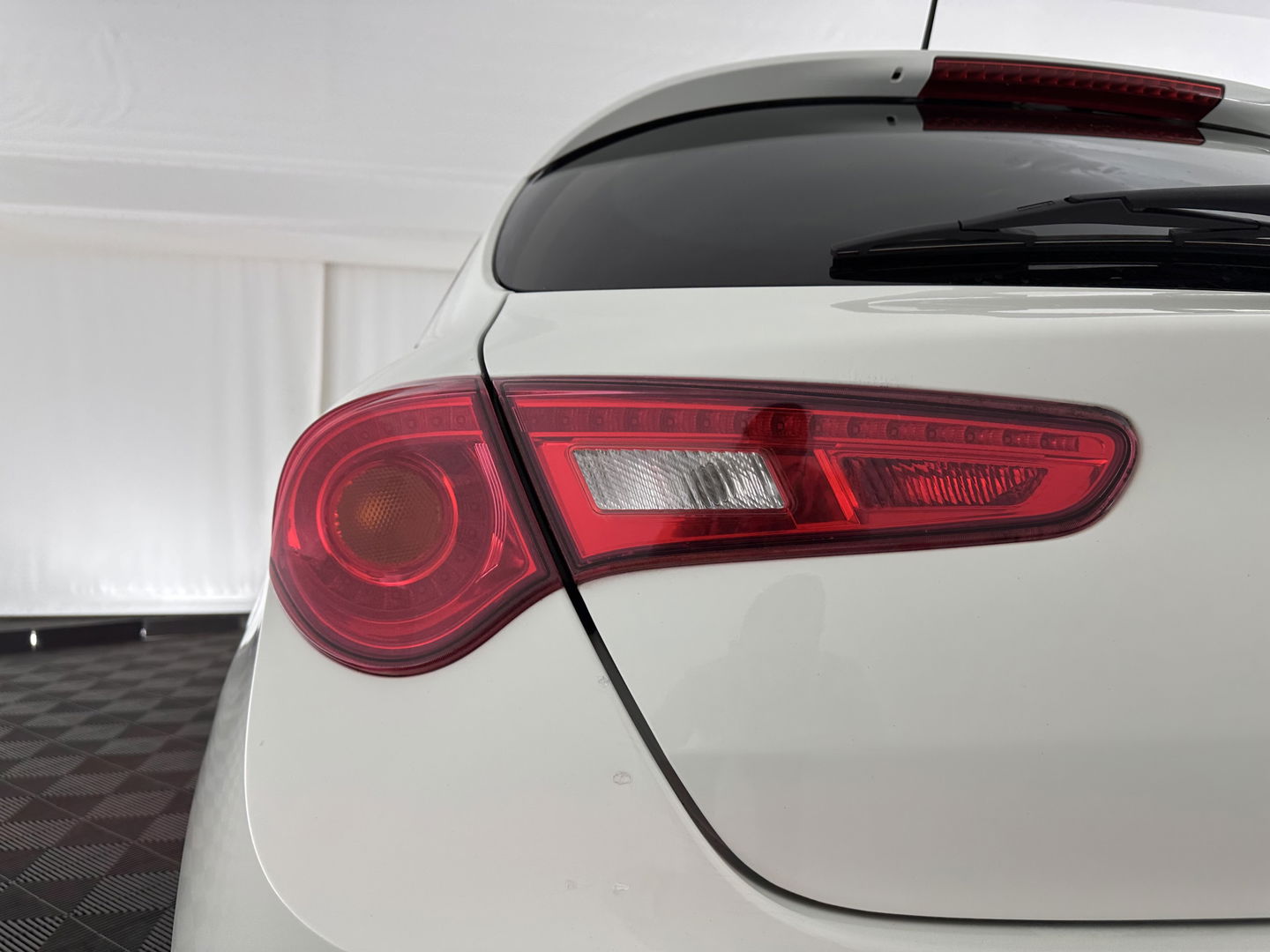 Alfa Romeo Giulietta 2.0 JTDm Exclusive *PANO | 1/2LEATHER | XENON | BOSE-SOUND | NAVI-FULLMAP | SPORT-SEATS | ECC | PDC | CRUISE | 18''ALU*
