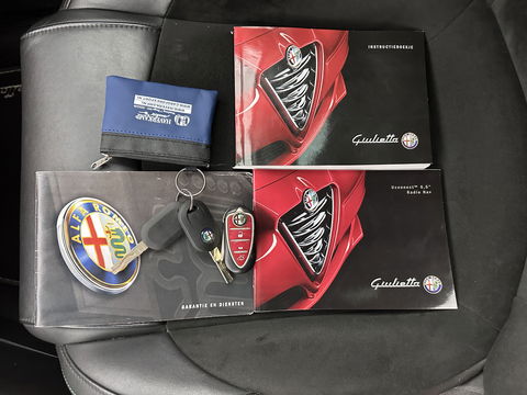 Alfa Romeo Giulietta 2.0 JTDm Exclusive *PANO | 1/2LEATHER | XENON | BOSE-SOUND | NAVI-FULLMAP | SPORT-SEATS | ECC | PDC | CRUISE | 18''ALU*