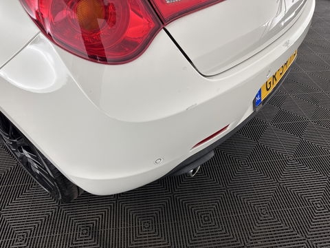 Alfa Romeo Giulietta 2.0 JTDm Exclusive *PANO | 1/2LEATHER | XENON | BOSE-SOUND | NAVI-FULLMAP | SPORT-SEATS | ECC | PDC | CRUISE | 18''ALU*