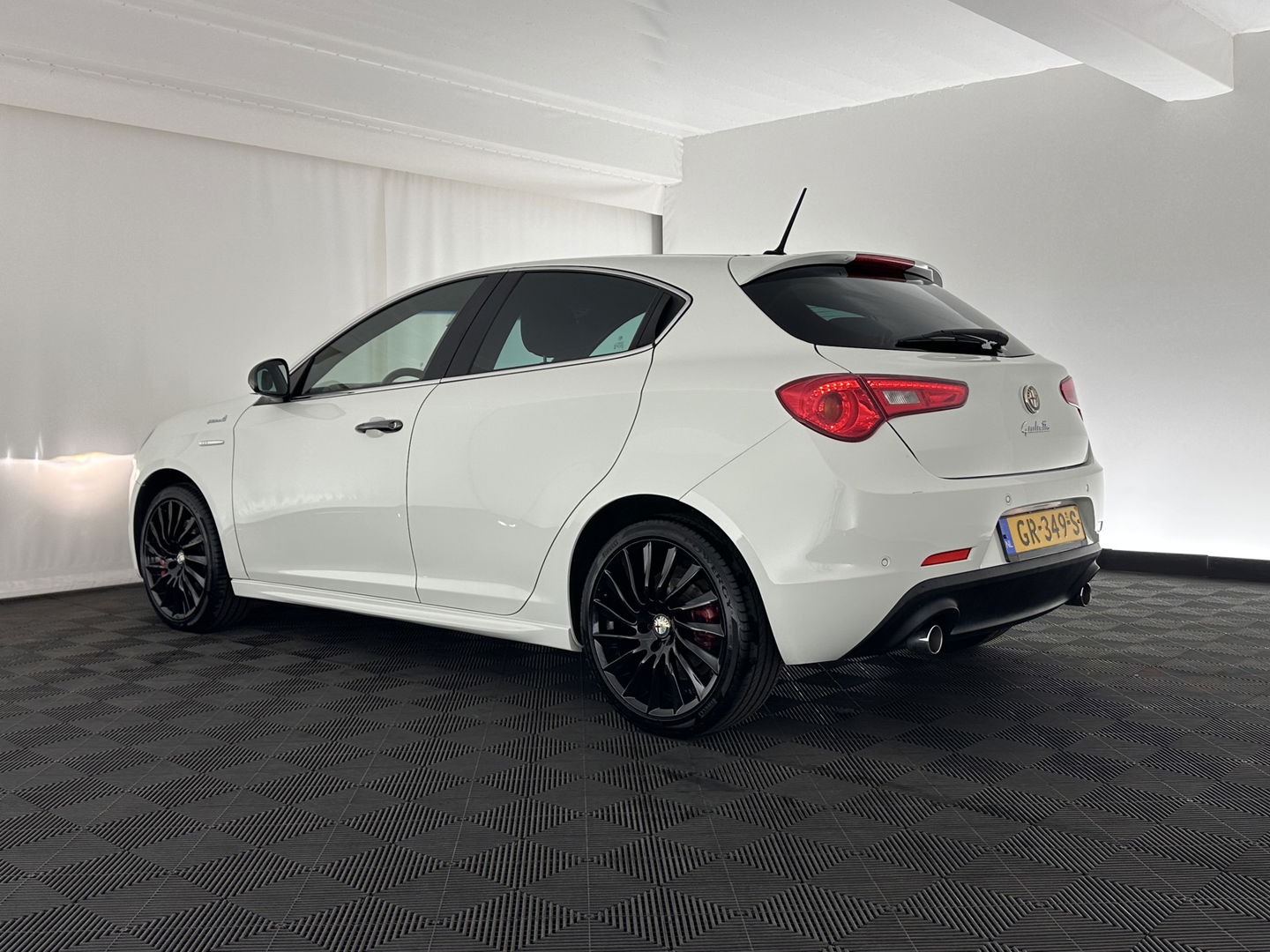 Alfa Romeo Giulietta 2.0 JTDm Exclusive *PANO | 1/2LEATHER | XENON | BOSE-SOUND | NAVI-FULLMAP | SPORT-SEATS | ECC | PDC | CRUISE | 18''ALU*