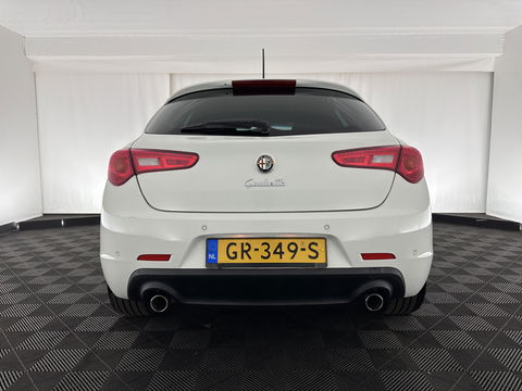 Alfa Romeo Giulietta 2.0 JTDm Exclusive *PANO | 1/2LEATHER | XENON | BOSE-SOUND | NAVI-FULLMAP | SPORT-SEATS | ECC | PDC | CRUISE | 18''ALU*