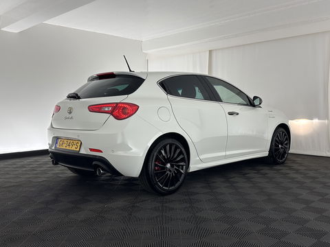 Alfa Romeo Giulietta 2.0 JTDm Exclusive *PANO | 1/2LEATHER | XENON | BOSE-SOUND | NAVI-FULLMAP | SPORT-SEATS | ECC | PDC | CRUISE | 18''ALU*