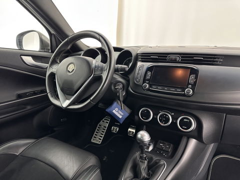 Alfa Romeo Giulietta 2.0 JTDm Exclusive *PANO | 1/2LEATHER | XENON | BOSE-SOUND | NAVI-FULLMAP | SPORT-SEATS | ECC | PDC | CRUISE | 18''ALU*