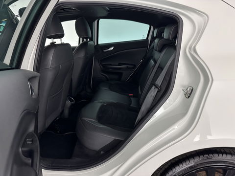 Alfa Romeo Giulietta 2.0 JTDm Exclusive *PANO | 1/2LEATHER | XENON | BOSE-SOUND | NAVI-FULLMAP | SPORT-SEATS | ECC | PDC | CRUISE | 18''ALU*
