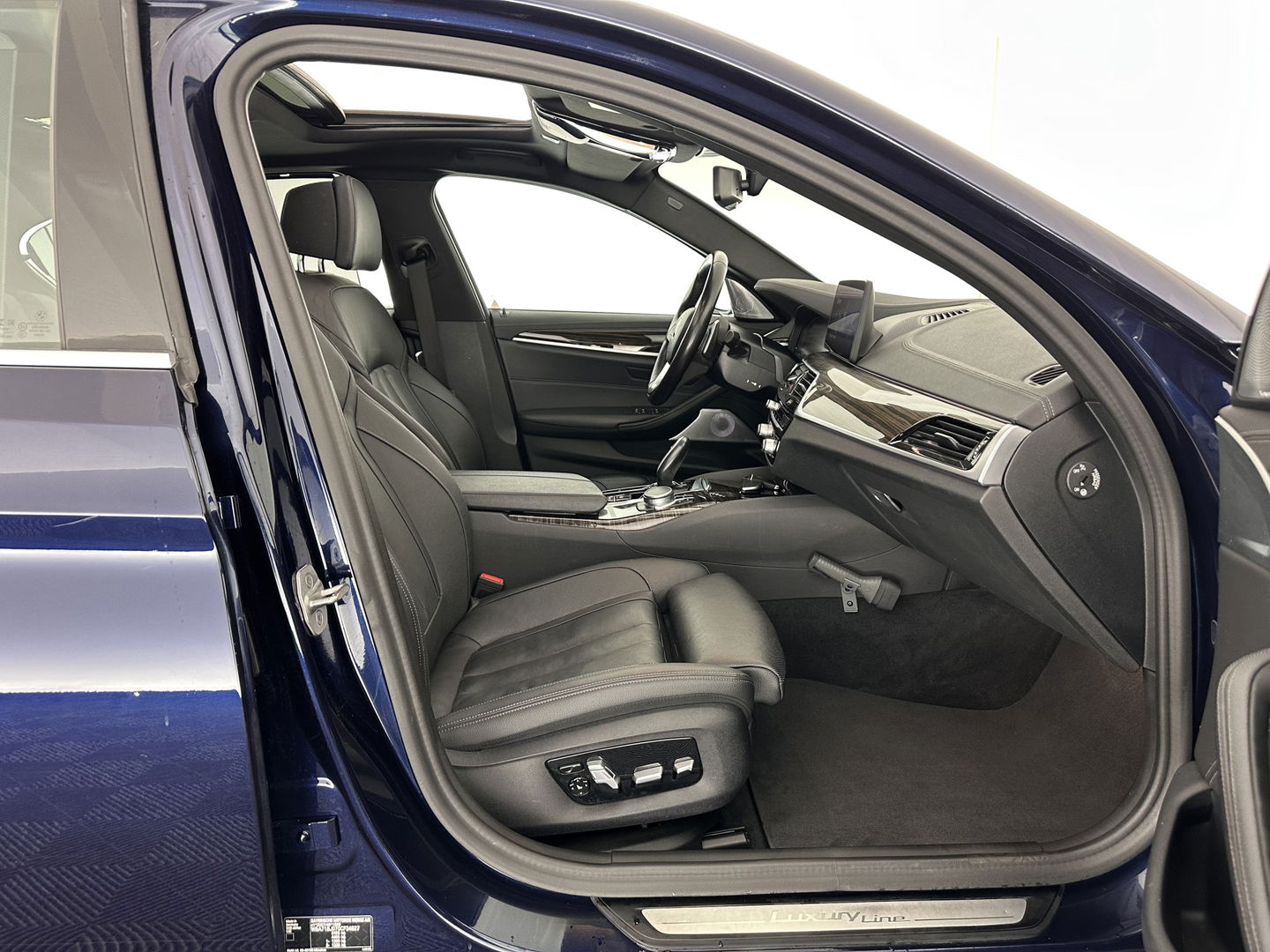 BMW 5 Serie 540i xDrive High Executive Edition Aut. *PANO | LUXURY-LEATHER | LASER-LIGHT | BOWERS&WILKINS | MEMORY-PACK | HEATED-COMFORTSEATS | DIGI-COCKPIT | NAVI-FULLMAP | ECC | PDC | CRUISE | 18''ALU*