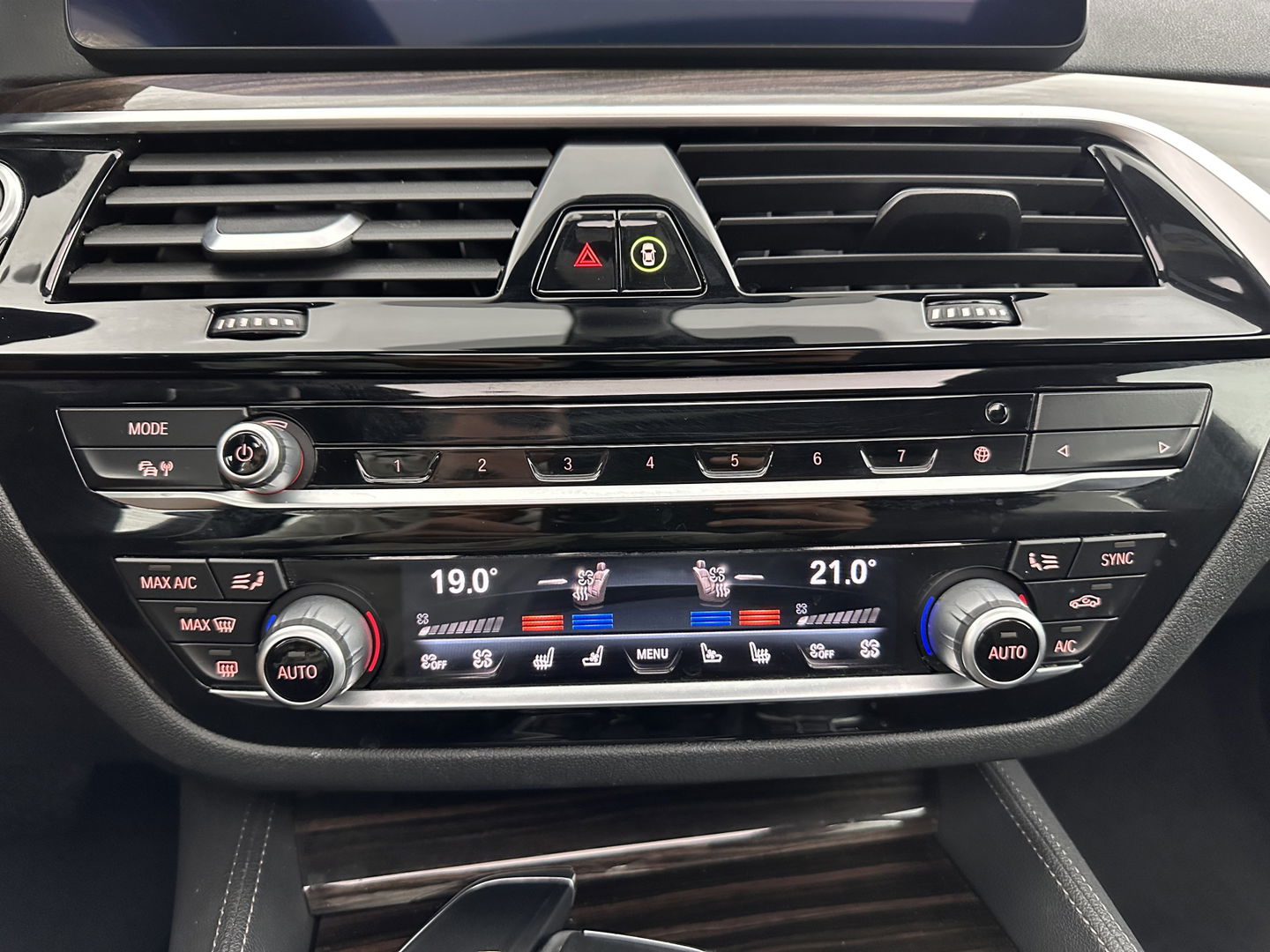 BMW 5 Serie 540i xDrive High Executive Edition Aut. *PANO | LUXURY-LEATHER | LASER-LIGHT | BOWERS&WILKINS | MEMORY-PACK | HEATED-COMFORTSEATS | DIGI-COCKPIT | NAVI-FULLMAP | ECC | PDC | CRUISE | 18''ALU*