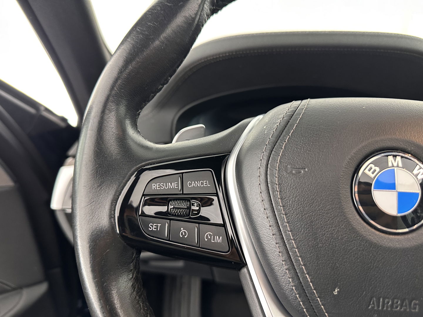 BMW 5 Serie 540i xDrive High Executive Edition Aut. *PANO | LUXURY-LEATHER | LASER-LIGHT | BOWERS&WILKINS | MEMORY-PACK | HEATED-COMFORTSEATS | DIGI-COCKPIT | NAVI-FULLMAP | ECC | PDC | CRUISE | 18''ALU*