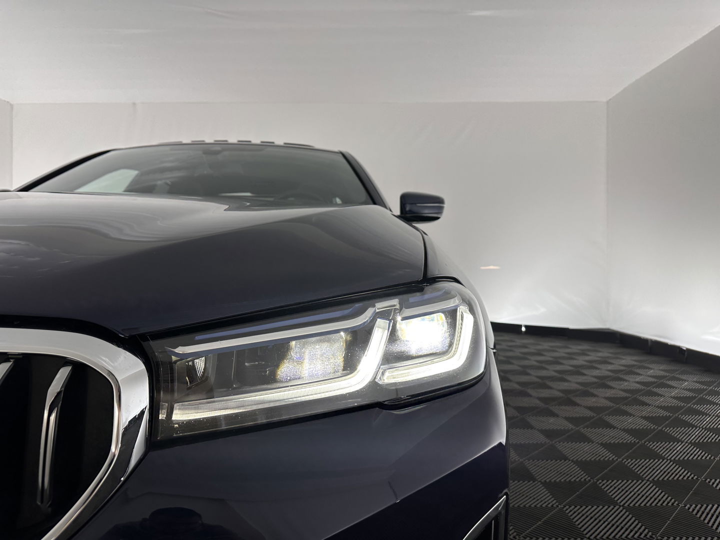 BMW 5 Serie 540i xDrive High Executive Edition Aut. *PANO | LUXURY-LEATHER | LASER-LIGHT | BOWERS&WILKINS | MEMORY-PACK | HEATED-COMFORTSEATS | DIGI-COCKPIT | NAVI-FULLMAP | ECC | PDC | CRUISE | 18''ALU*