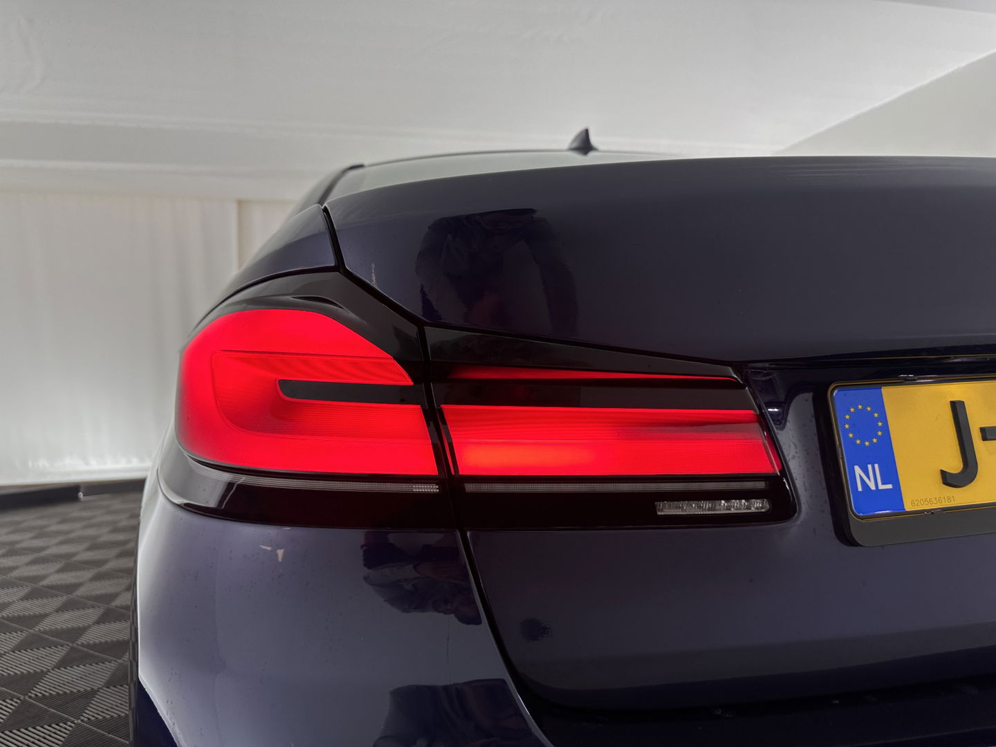 BMW 5 Serie 540i xDrive High Executive Edition Aut. *PANO | LUXURY-LEATHER | LASER-LIGHT | BOWERS&WILKINS | MEMORY-PACK | HEATED-COMFORTSEATS | DIGI-COCKPIT | NAVI-FULLMAP | ECC | PDC | CRUISE | 18''ALU*