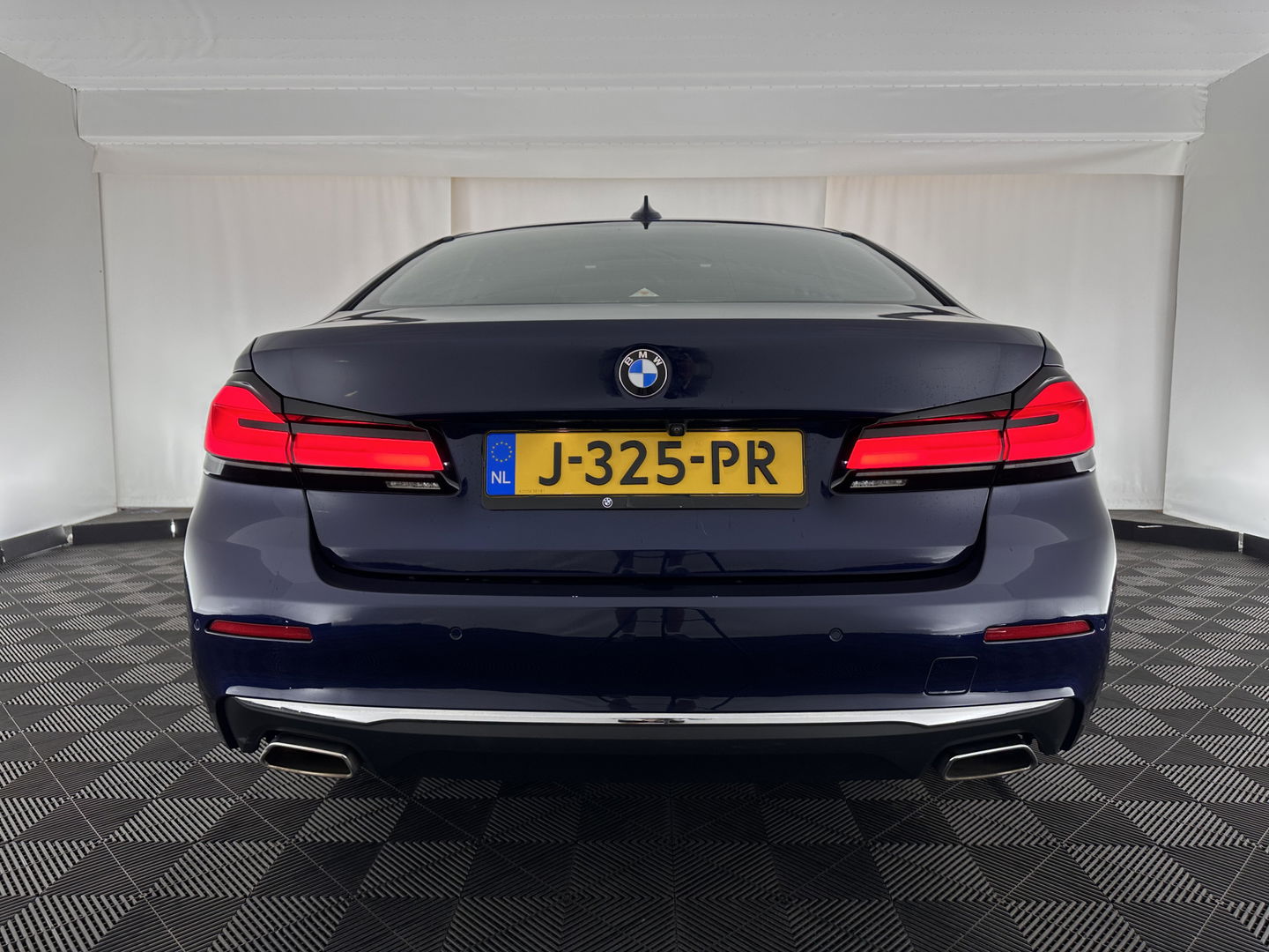 BMW 5 Serie 540i xDrive High Executive Edition Aut. *PANO | LUXURY-LEATHER | LASER-LIGHT | BOWERS&WILKINS | MEMORY-PACK | HEATED-COMFORTSEATS | DIGI-COCKPIT | NAVI-FULLMAP | ECC | PDC | CRUISE | 18''ALU*