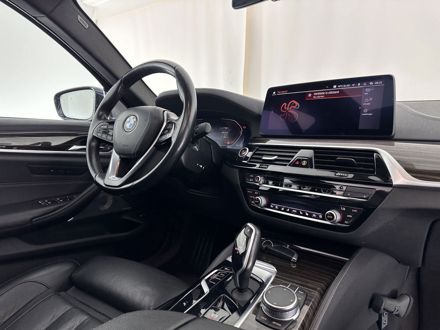 BMW 5 Serie 540i xDrive High Executive Edition Aut. *PANO | LUXURY-LEATHER | LASER-LIGHT | BOWERS&WILKINS | MEMORY-PACK | HEATED-COMFORTSEATS | DIGI-COCKPIT | NAVI-FULLMAP | ECC | PDC | CRUISE | 18''ALU*