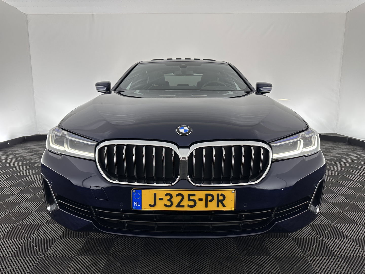 BMW 5 Serie 540i xDrive High Executive Edition Aut. *PANO | LUXURY-LEATHER | LASER-LIGHT | BOWERS&WILKINS | MEMORY-PACK | HEATED-COMFORTSEATS | DIGI-COCKPIT | NAVI-FULLMAP | ECC | PDC | CRUISE | 18''ALU*