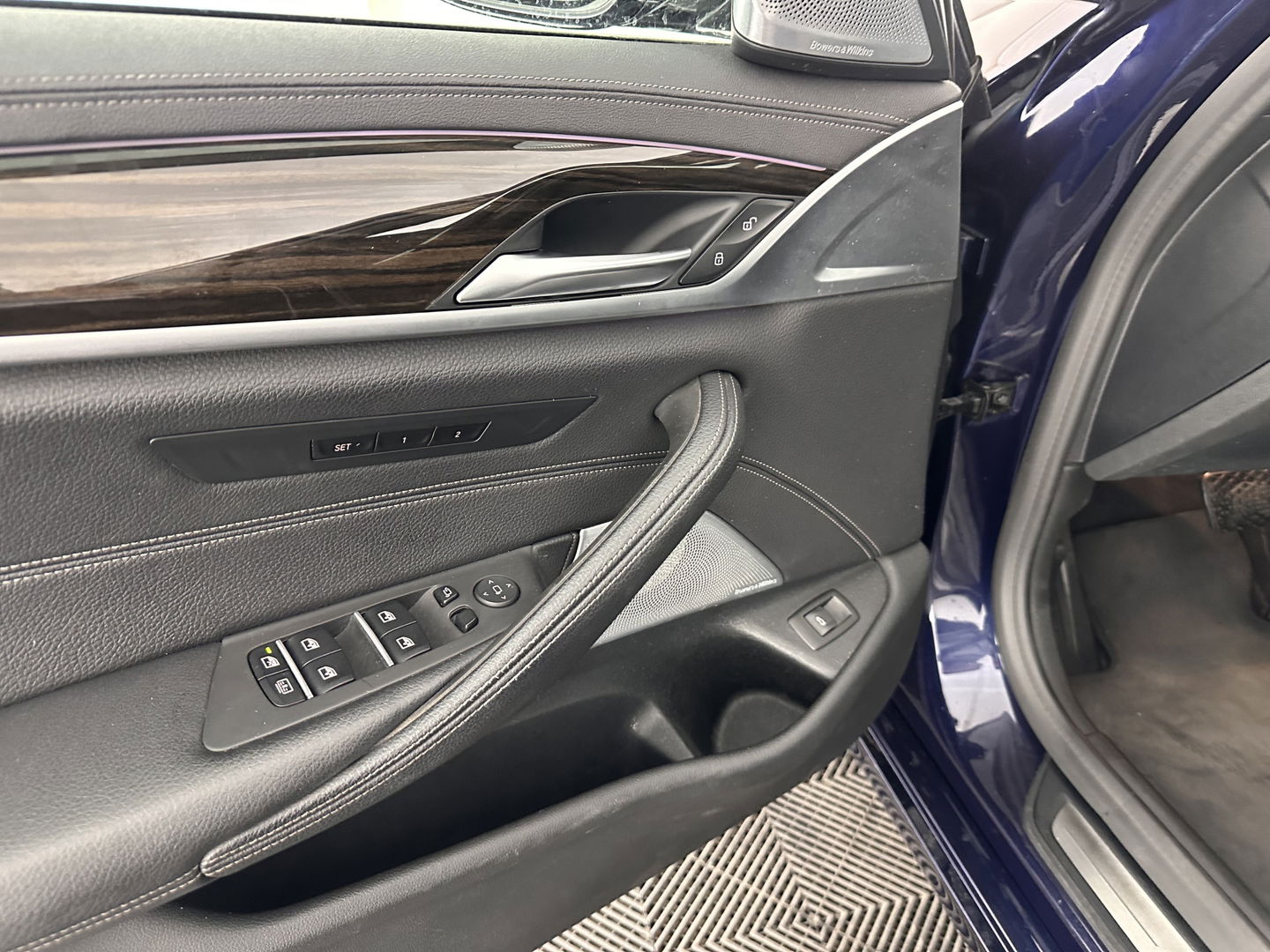 BMW 5 Serie 540i xDrive High Executive Edition Aut. *PANO | LUXURY-LEATHER | LASER-LIGHT | BOWERS&WILKINS | MEMORY-PACK | HEATED-COMFORTSEATS | DIGI-COCKPIT | NAVI-FULLMAP | ECC | PDC | CRUISE | 18''ALU*