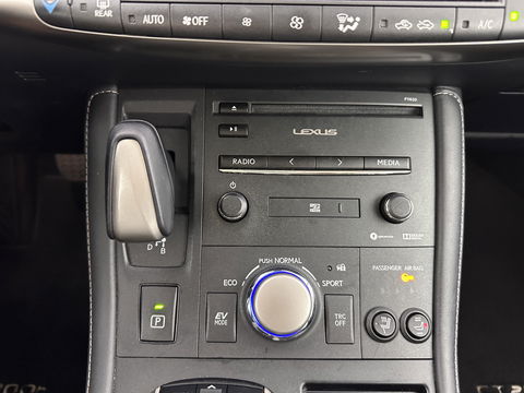 Lexus CT 200h Edition 30 Aut. *FULL-LED | NAVI-FULLMAP | COMFORT-SEATS | CAMERA | KEYLESS | ECC | PDC | CRUISE | 16''ALU | TOWBAR*