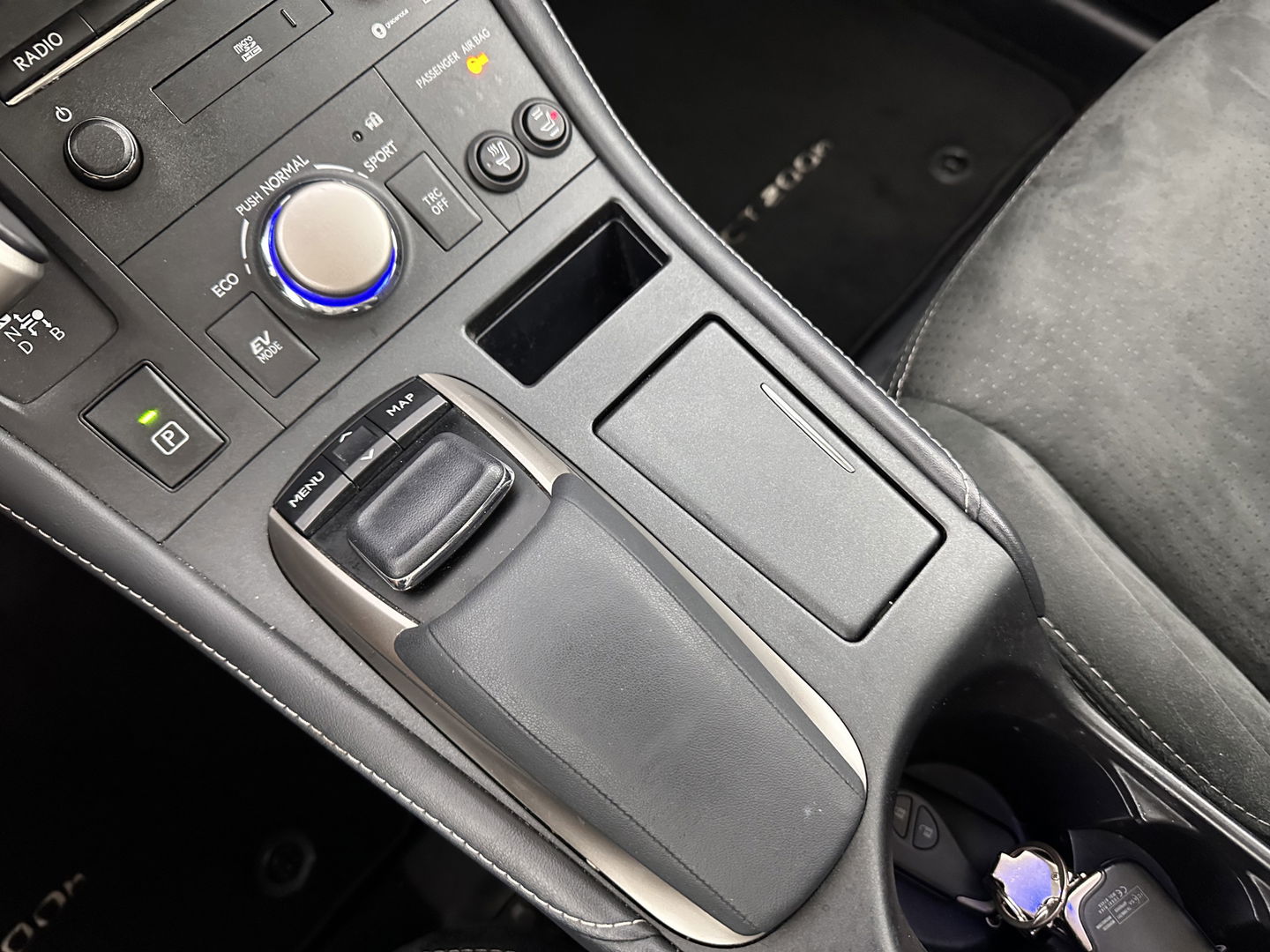 Lexus CT 200h Edition 30 Aut. *FULL-LED | NAVI-FULLMAP | COMFORT-SEATS | CAMERA | KEYLESS | ECC | PDC | CRUISE | 16''ALU | TOWBAR*