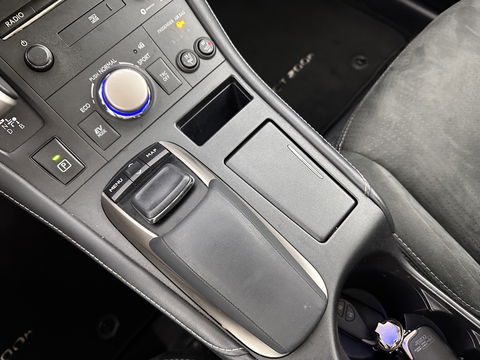 Lexus CT 200h Edition 30 Aut. *FULL-LED | NAVI-FULLMAP | COMFORT-SEATS | CAMERA | KEYLESS | ECC | PDC | CRUISE | 16''ALU | TOWBAR*