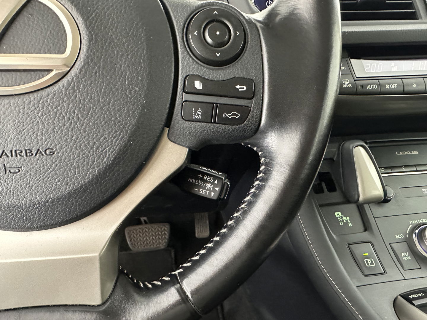 Lexus CT 200h Edition 30 Aut. *FULL-LED | NAVI-FULLMAP | COMFORT-SEATS | CAMERA | KEYLESS | ECC | PDC | CRUISE | 16''ALU | TOWBAR*