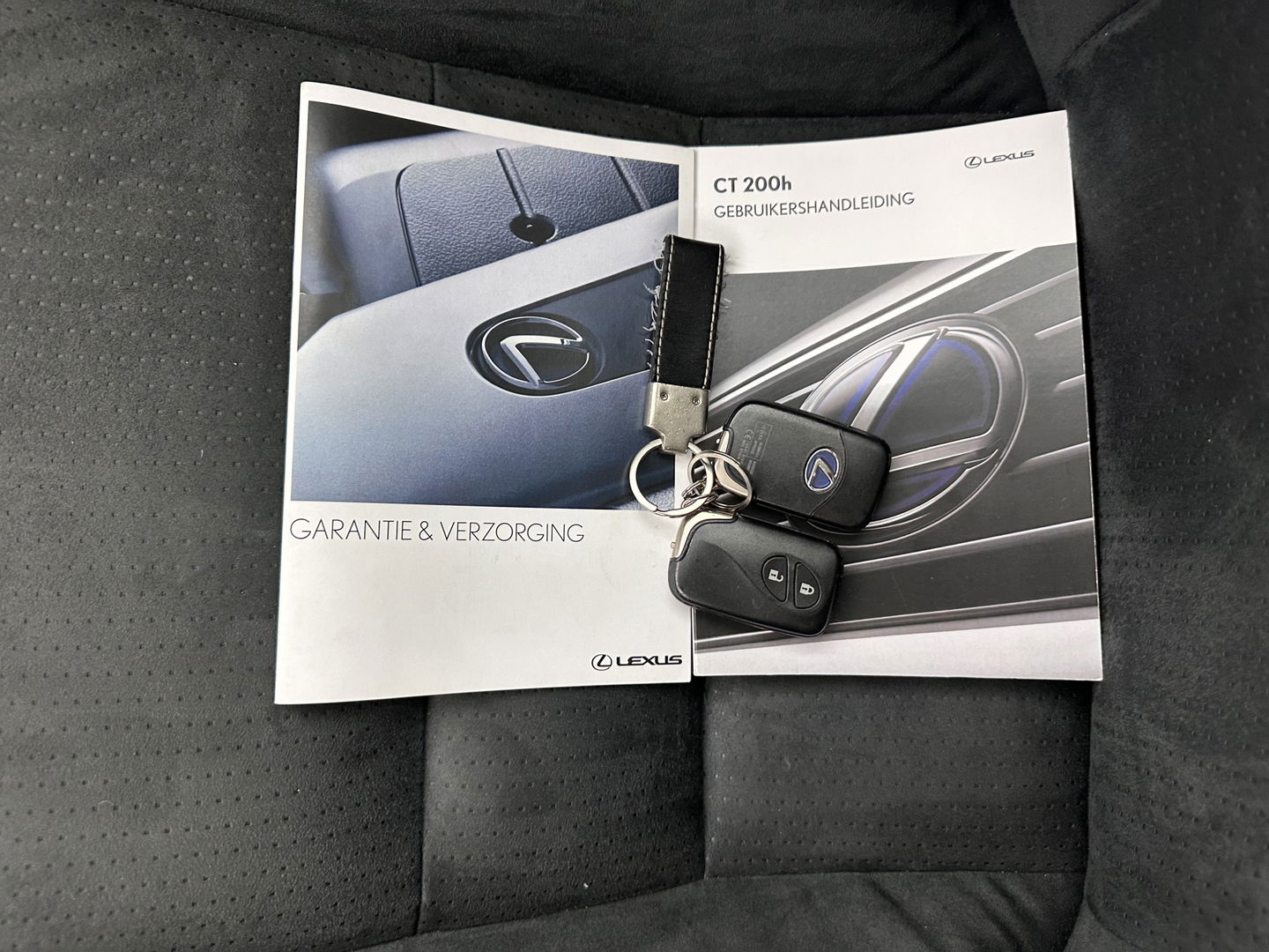 Lexus CT 200h Edition 30 Aut. *FULL-LED | NAVI-FULLMAP | COMFORT-SEATS | CAMERA | KEYLESS | ECC | PDC | CRUISE | 16''ALU | TOWBAR*