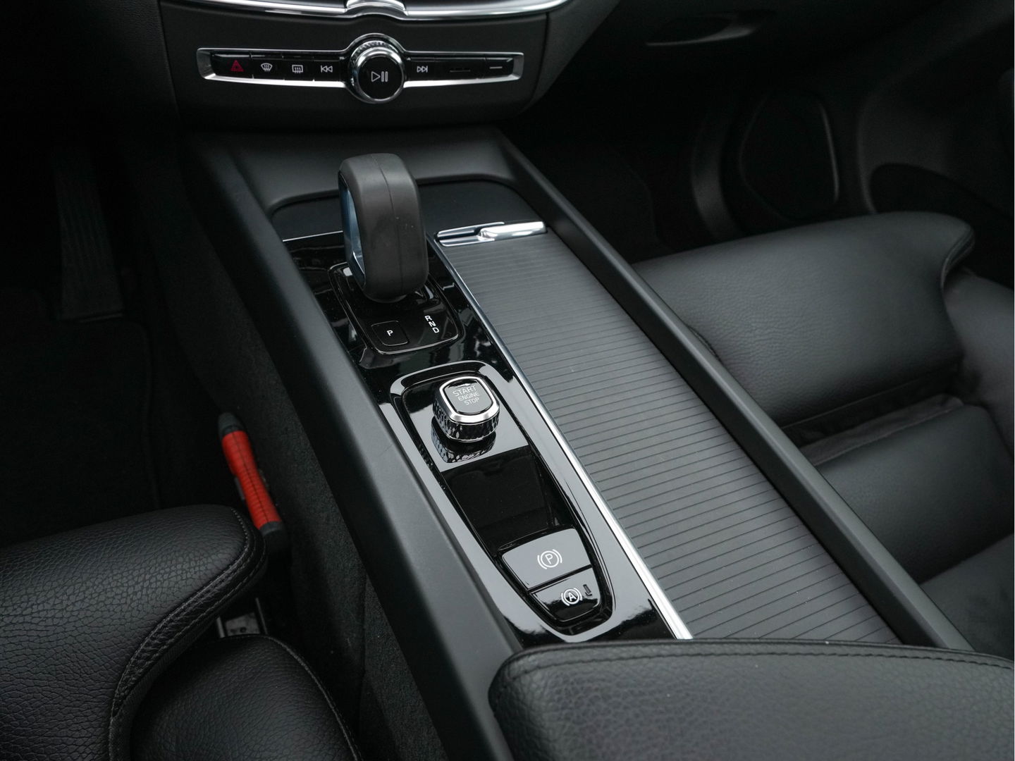 Volvo XC60 2.0 T6 Plug-in Hybrid AWD Inscription Expression (INCL-BTW)  AUT. *PANO | LUXURY-LEATHER | FULL-LED | HEATED-SPORTSEATS | NAVI-FULLMAP | CAMERA | PDC | ADAPT.CRUISE | CARPLAY | DIGI-COCKPIT | BLIS | SIPS | KEYLESS | 18"ALU*
