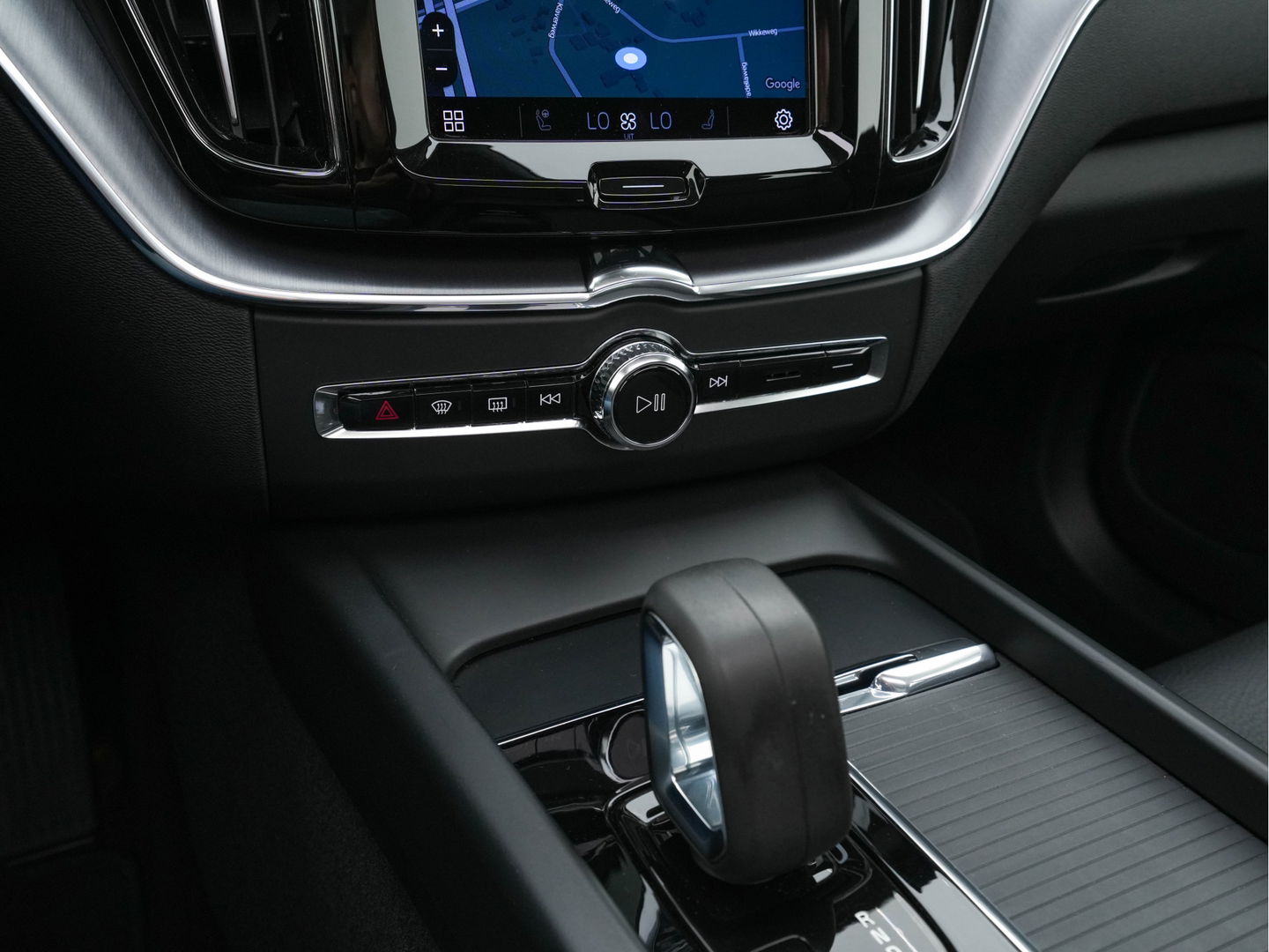 Volvo XC60 2.0 T6 Plug-in Hybrid AWD Inscription Expression (INCL-BTW)  AUT. *PANO | LUXURY-LEATHER | FULL-LED | HEATED-SPORTSEATS | NAVI-FULLMAP | CAMERA | PDC | ADAPT.CRUISE | CARPLAY | DIGI-COCKPIT | BLIS | SIPS | KEYLESS | 18"ALU*