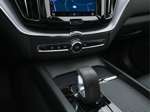 Volvo XC60 2.0 T6 Plug-in Hybrid AWD Inscription Expression (INCL-BTW)  AUT. *PANO | LUXURY-LEATHER | FULL-LED | HEATED-SPORTSEATS | NAVI-FULLMAP | CAMERA | PDC | ADAPT.CRUISE | CARPLAY | DIGI-COCKPIT | BLIS | SIPS | KEYLESS | 18"ALU*