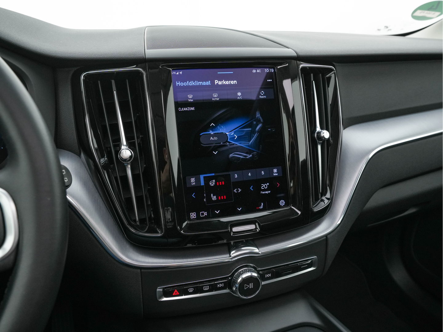 Volvo XC60 2.0 T6 Plug-in Hybrid AWD Inscription Expression (INCL-BTW)  AUT. *PANO | LUXURY-LEATHER | FULL-LED | HEATED-SPORTSEATS | NAVI-FULLMAP | CAMERA | PDC | ADAPT.CRUISE | CARPLAY | DIGI-COCKPIT | BLIS | SIPS | KEYLESS | 18"ALU*