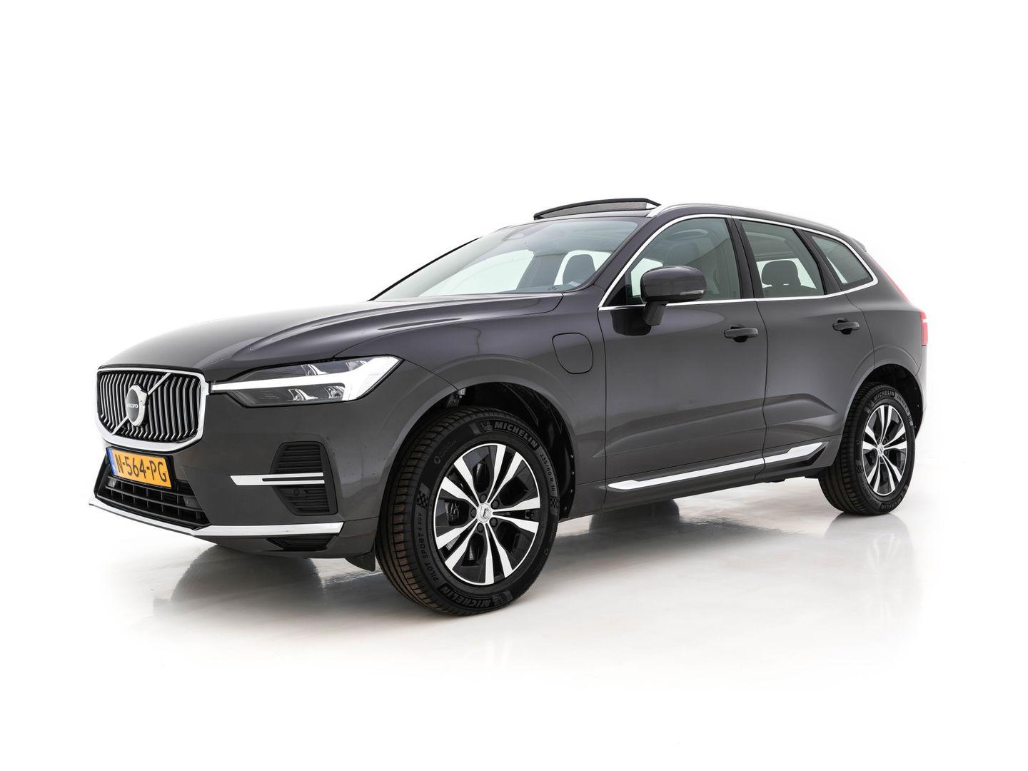 Volvo XC60 2.0 T6 Plug-in Hybrid AWD Inscription Expression (INCL-BTW)  AUT. *PANO | LUXURY-LEATHER | FULL-LED | HEATED-SPORTSEATS | NAVI-FULLMAP | CAMERA | PDC | ADAPT.CRUISE | CARPLAY | DIGI-COCKPIT | BLIS | SIPS | KEYLESS | 18"ALU*
