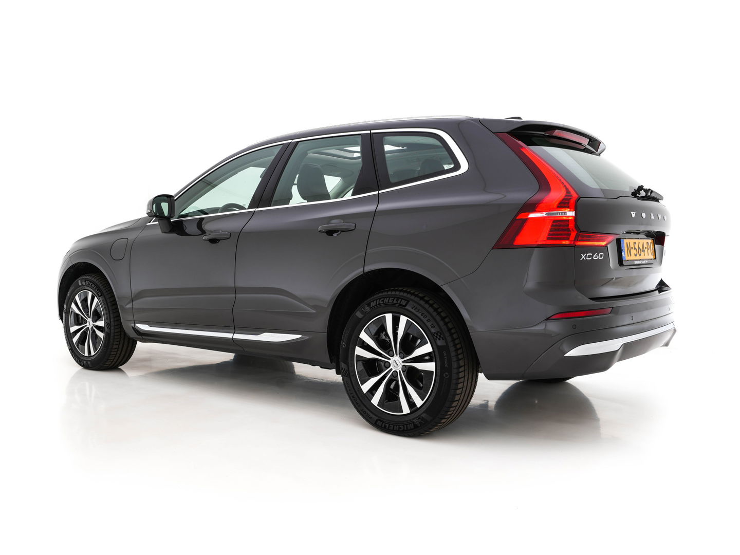 Volvo XC60 2.0 T6 Plug-in Hybrid AWD Inscription Expression (INCL-BTW)  AUT. *PANO | LUXURY-LEATHER | FULL-LED | HEATED-SPORTSEATS | NAVI-FULLMAP | CAMERA | PDC | ADAPT.CRUISE | CARPLAY | DIGI-COCKPIT | BLIS | SIPS | KEYLESS | 18"ALU*