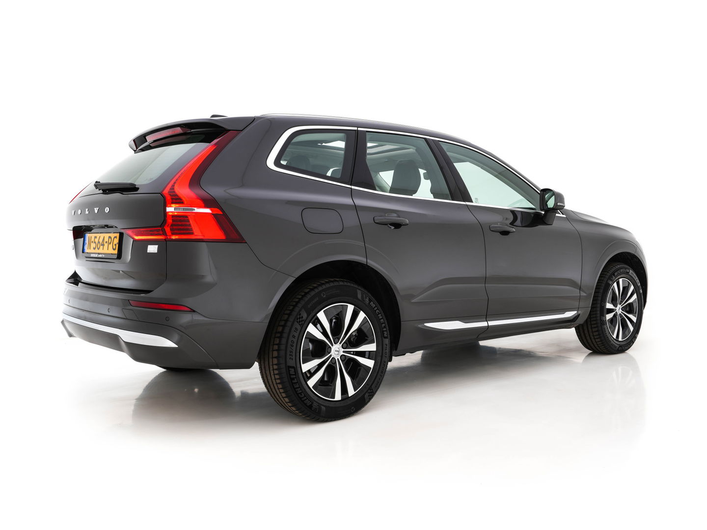 Volvo XC60 2.0 T6 Plug-in Hybrid AWD Inscription Expression (INCL-BTW)  AUT. *PANO | LUXURY-LEATHER | FULL-LED | HEATED-SPORTSEATS | NAVI-FULLMAP | CAMERA | PDC | ADAPT.CRUISE | CARPLAY | DIGI-COCKPIT | BLIS | SIPS | KEYLESS | 18"ALU*