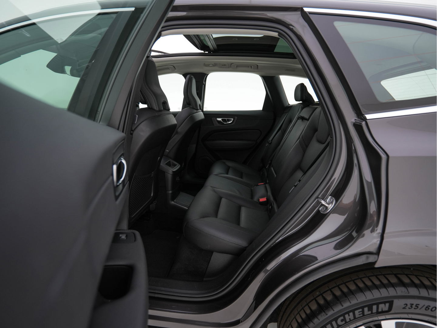 Volvo XC60 2.0 T6 Plug-in Hybrid AWD Inscription Expression (INCL-BTW)  AUT. *PANO | LUXURY-LEATHER | FULL-LED | HEATED-SPORTSEATS | NAVI-FULLMAP | CAMERA | PDC | ADAPT.CRUISE | CARPLAY | DIGI-COCKPIT | BLIS | SIPS | KEYLESS | 18"ALU*