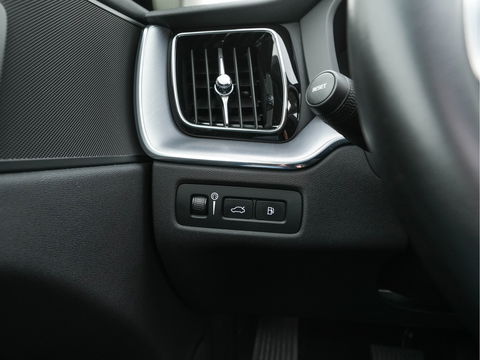 Volvo XC60 2.0 T6 Plug-in Hybrid AWD Inscription Expression (INCL-BTW)  AUT. *PANO | LUXURY-LEATHER | FULL-LED | HEATED-SPORTSEATS | NAVI-FULLMAP | CAMERA | PDC | ADAPT.CRUISE | CARPLAY | DIGI-COCKPIT | BLIS | SIPS | KEYLESS | 18"ALU*