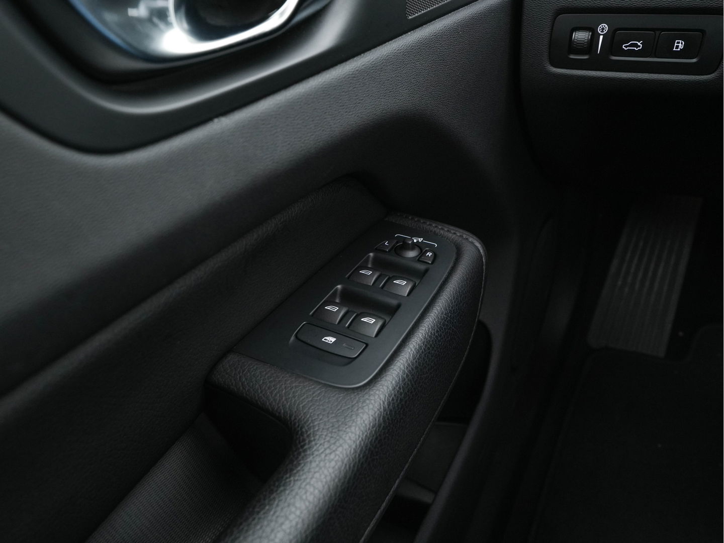 Volvo XC60 2.0 T6 Plug-in Hybrid AWD Inscription Expression (INCL-BTW)  AUT. *PANO | LUXURY-LEATHER | FULL-LED | HEATED-SPORTSEATS | NAVI-FULLMAP | CAMERA | PDC | ADAPT.CRUISE | CARPLAY | DIGI-COCKPIT | BLIS | SIPS | KEYLESS | 18"ALU*