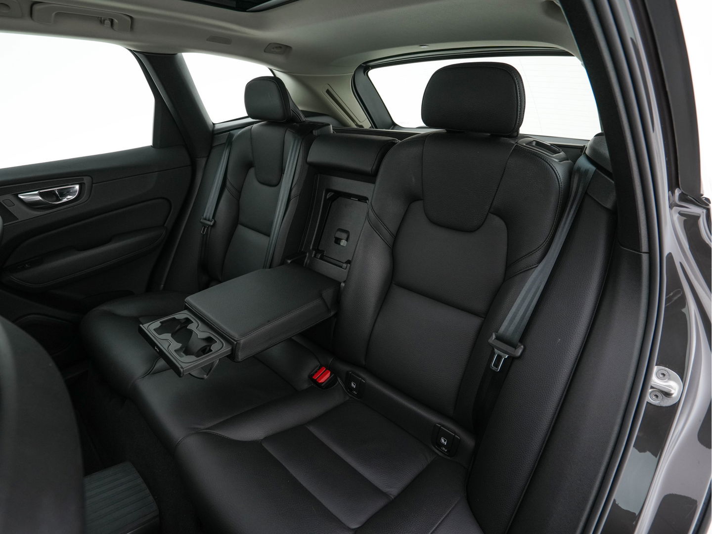 Volvo XC60 2.0 T6 Plug-in Hybrid AWD Inscription Expression (INCL-BTW)  AUT. *PANO | LUXURY-LEATHER | FULL-LED | HEATED-SPORTSEATS | NAVI-FULLMAP | CAMERA | PDC | ADAPT.CRUISE | CARPLAY | DIGI-COCKPIT | BLIS | SIPS | KEYLESS | 18"ALU*