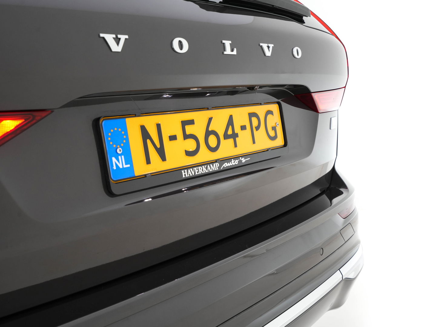 Volvo XC60 2.0 T6 Plug-in Hybrid AWD Inscription Expression (INCL-BTW)  AUT. *PANO | LUXURY-LEATHER | FULL-LED | HEATED-SPORTSEATS | NAVI-FULLMAP | CAMERA | PDC | ADAPT.CRUISE | CARPLAY | DIGI-COCKPIT | BLIS | SIPS | KEYLESS | 18"ALU*