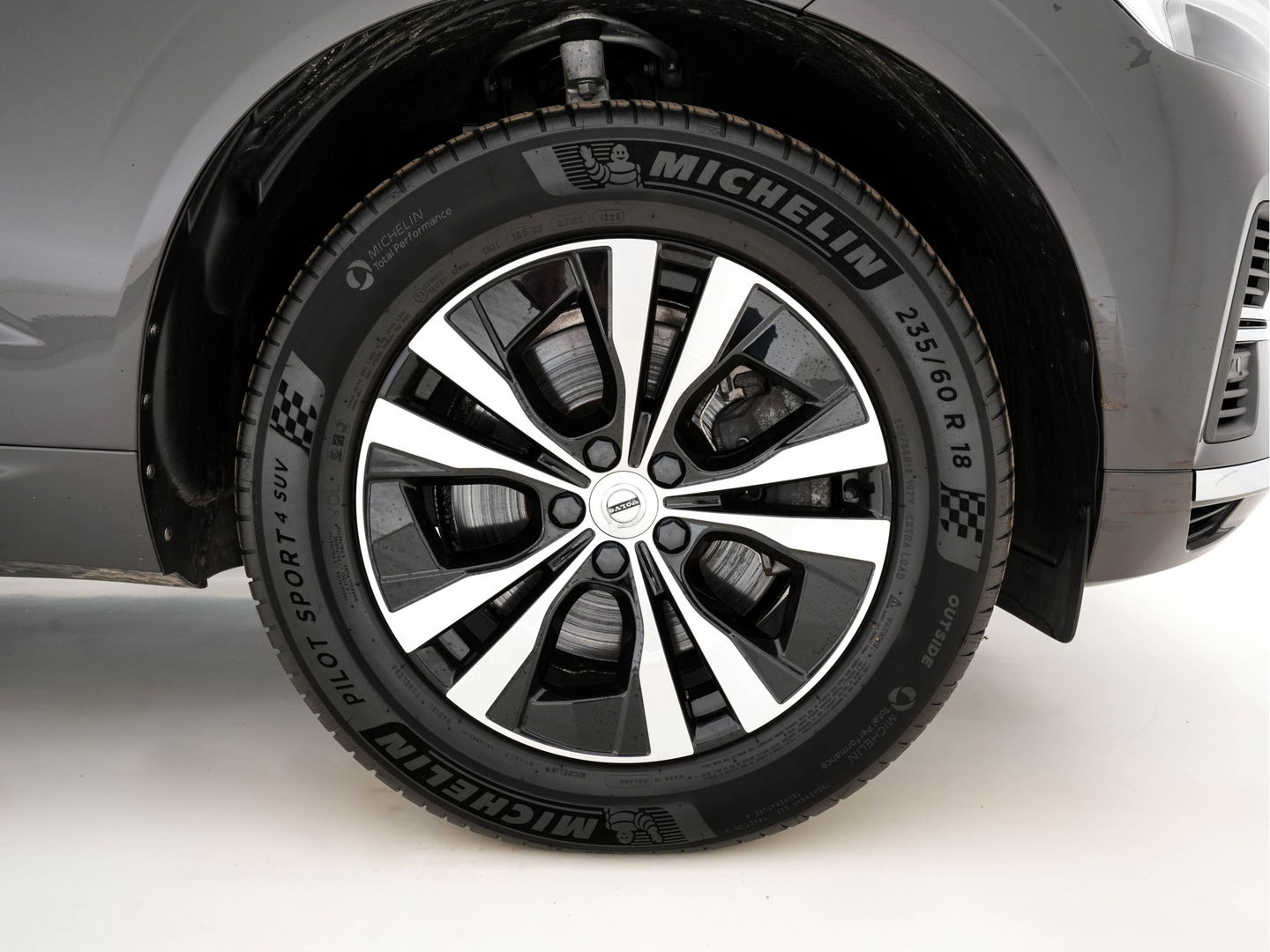 Volvo XC60 2.0 T6 Plug-in Hybrid AWD Inscription Expression (INCL-BTW)  AUT. *PANO | LUXURY-LEATHER | FULL-LED | HEATED-SPORTSEATS | NAVI-FULLMAP | CAMERA | PDC | ADAPT.CRUISE | CARPLAY | DIGI-COCKPIT | BLIS | SIPS | KEYLESS | 18"ALU*