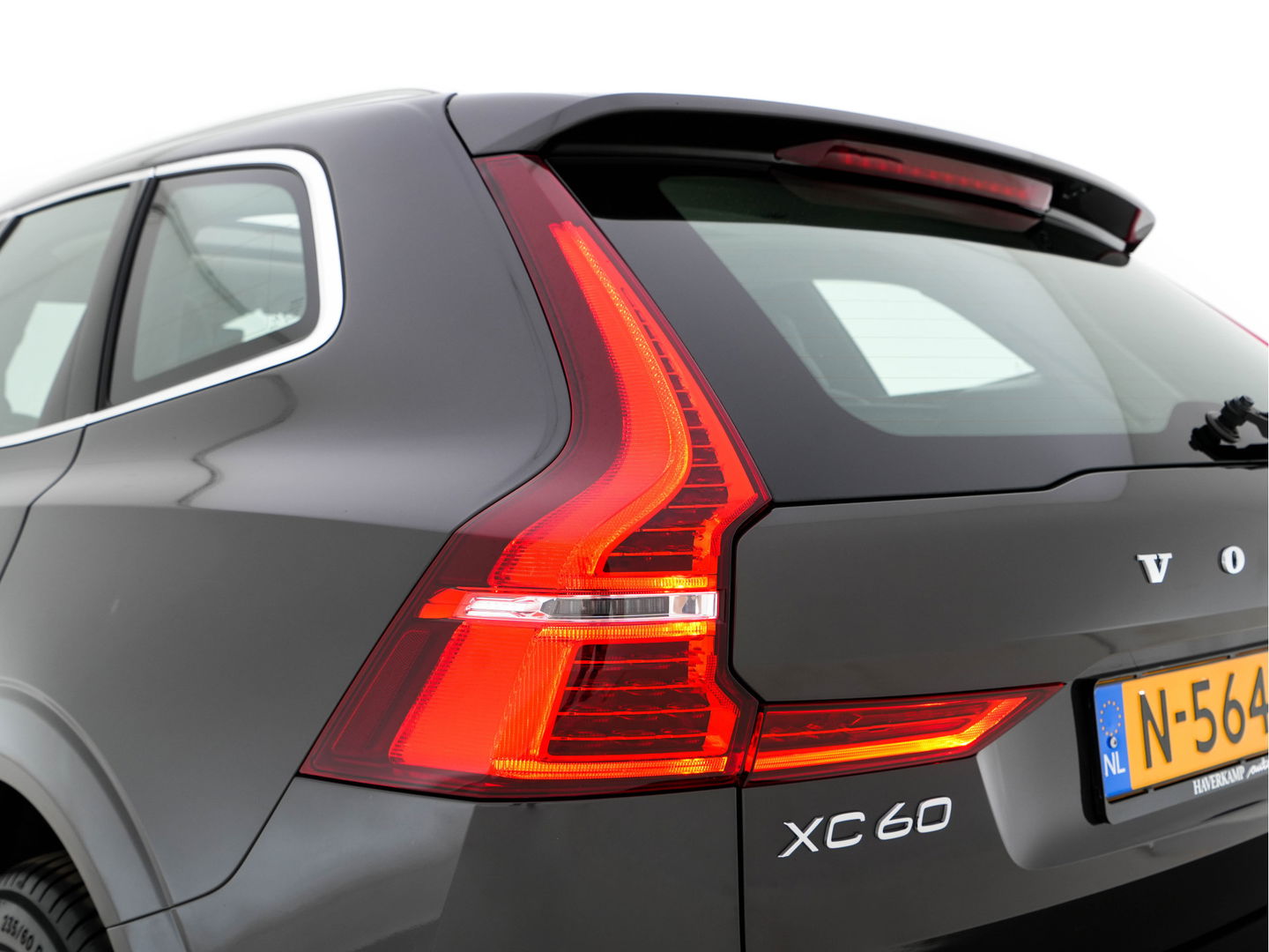 Volvo XC60 2.0 T6 Plug-in Hybrid AWD Inscription Expression (INCL-BTW)  AUT. *PANO | LUXURY-LEATHER | FULL-LED | HEATED-SPORTSEATS | NAVI-FULLMAP | CAMERA | PDC | ADAPT.CRUISE | CARPLAY | DIGI-COCKPIT | BLIS | SIPS | KEYLESS | 18"ALU*