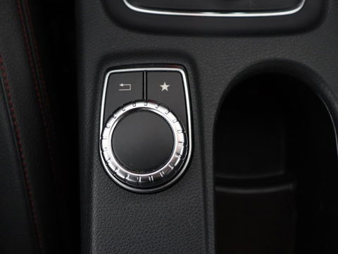 Mercedes-Benz GLA AMG 45 4MATIC | Panoramadak | Stoelverwarming | Xenon | Leder/Alcantara | Park Assist | Navigatie | 19'' lichtmetalen velgen | Cruise control | Bluetooth