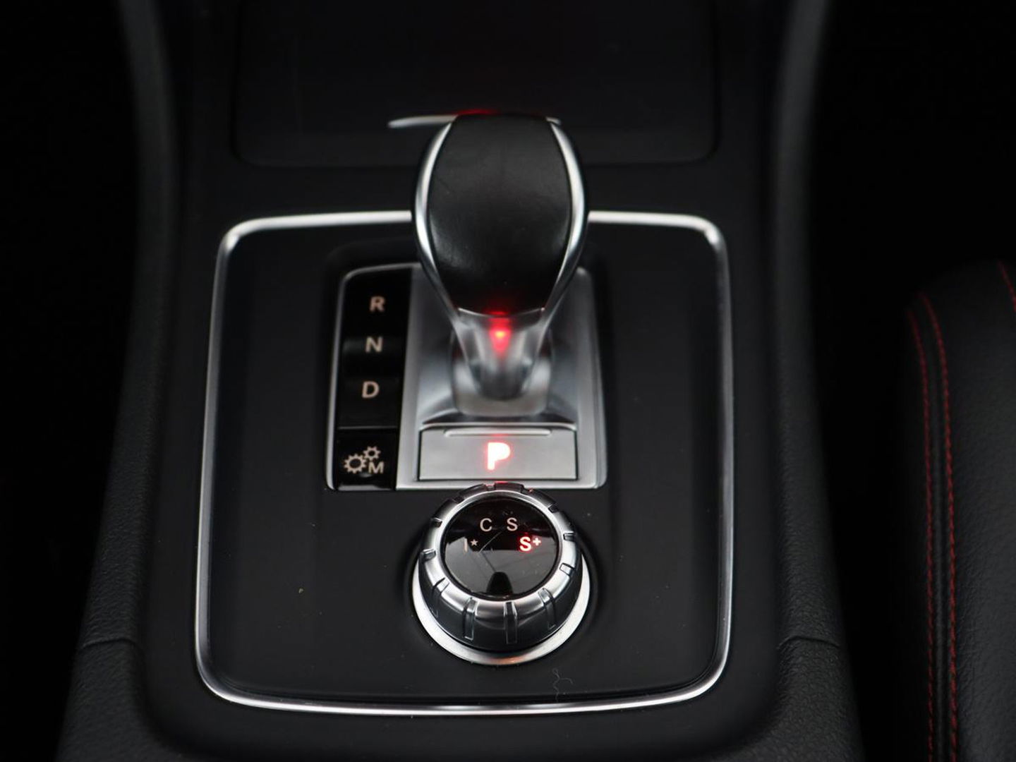 Mercedes-Benz GLA AMG 45 4MATIC | Panoramadak | Stoelverwarming | Xenon | Leder/Alcantara | Park Assist | Navigatie | 19'' lichtmetalen velgen | Cruise control | Bluetooth